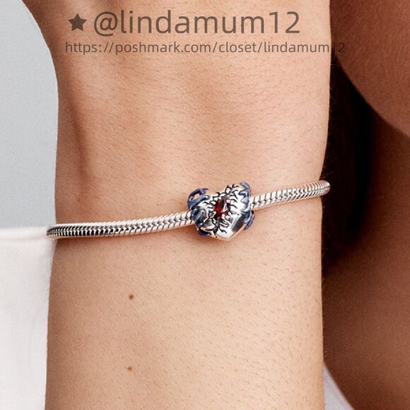 Pandora Stranger Things Glow-in-the-dark Heart Charm - Picture 5 of 7